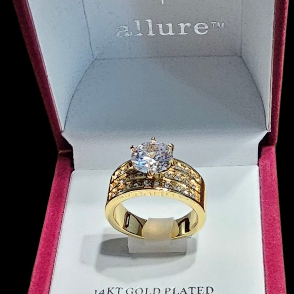 Allure Gold Women's Ring with Sparkling Stone